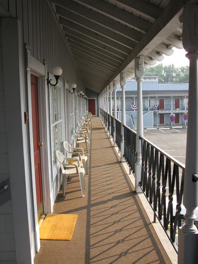 Rustlers Inn ไพรน์วิลล์ ภายนอก รูปภาพ